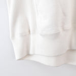【 ATON 】GARMENT DYE URAKE CREW P/O WHITE